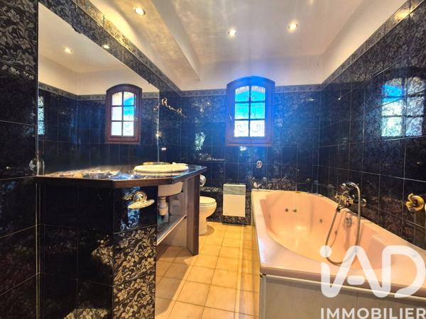 Maison à vendre 10 pièces 332 m² Mandelieu-la-Napoule