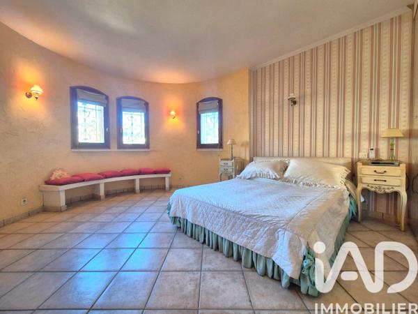 Maison à vendre 10 pièces 332 m² Mandelieu-la-Napoule