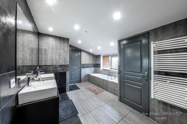 Maison à SAINT-MELOIR-DES-ONDES, 35350 - 7 pièces 158m²