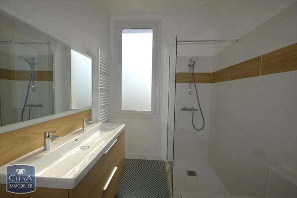 Maison à louer 5 pièces 127.82m² Cholet (49300)