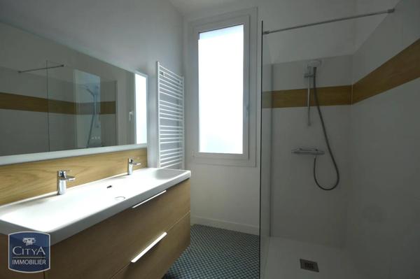 Maison à louer 5 pièces 127.82m² Cholet (49300)