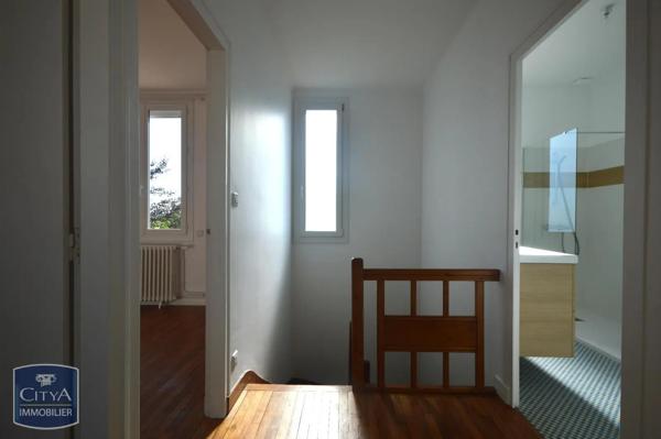 Maison à louer 5 pièces 127.82m² Cholet (49300)