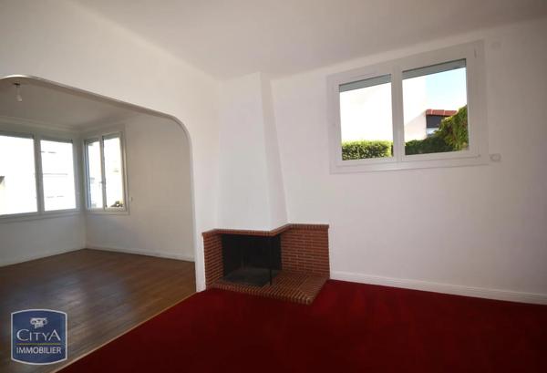 Maison à louer 5 pièces 127.82m² Cholet (49300)