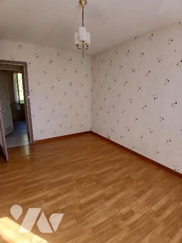 Pavillon au cadre agréable avec étang