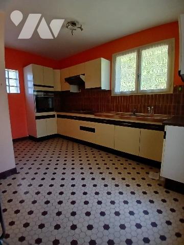 Pavillon au cadre agréable avec étang