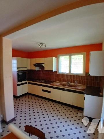 Pavillon au cadre agréable avec étang