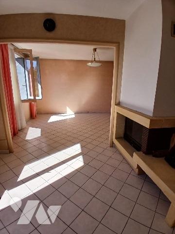 Pavillon au cadre agréable avec étang