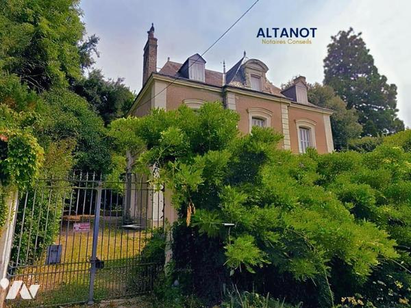 Maison de Maître à rénover d'env. 300m² - Terrain clos de 9538m² 