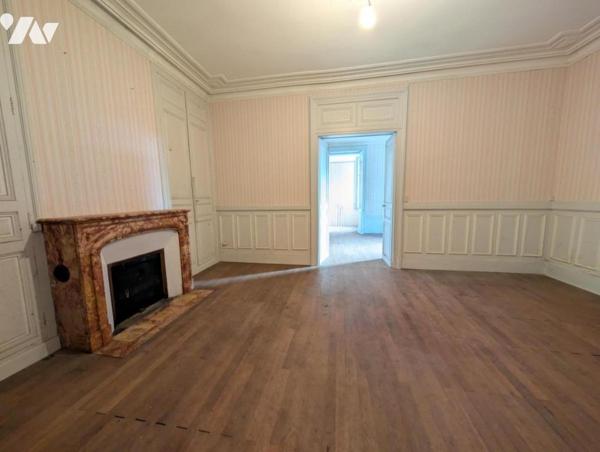 Maison de Maître à rénover d'env. 300m² - Terrain clos de 9538m² 
