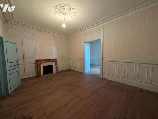 Maison de Maître à rénover d'env. 300m² - Terrain clos de 9538m² 