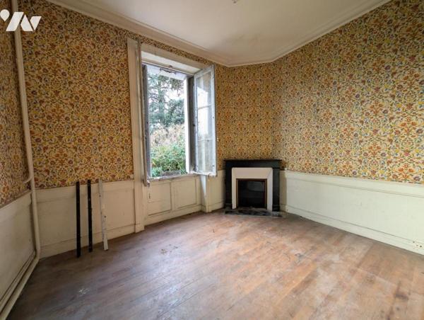 Maison de Maître à rénover d'env. 300m² - Terrain clos de 9538m² 