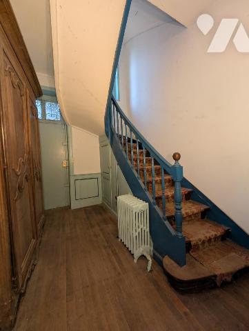 Maison de Maître à rénover d'env. 300m² - Terrain clos de 9538m² 