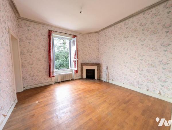 Maison de Maître à rénover d'env. 300m² - Terrain clos de 9538m² 