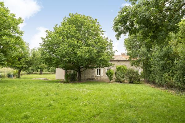 Moragne (17430) Ferme de 300m² en vente 369600 € à Moragne