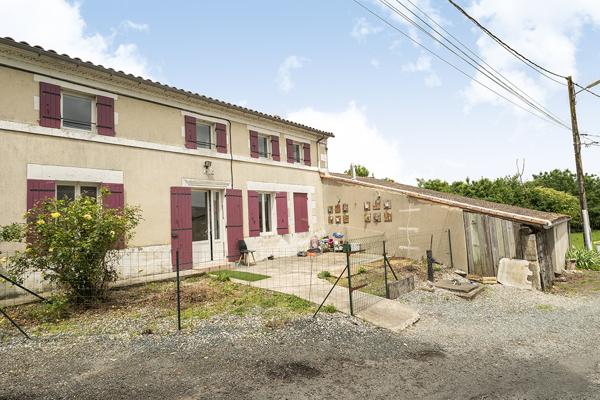 Moragne (17430) Ferme de 300m² en vente 369600 € à Moragne
