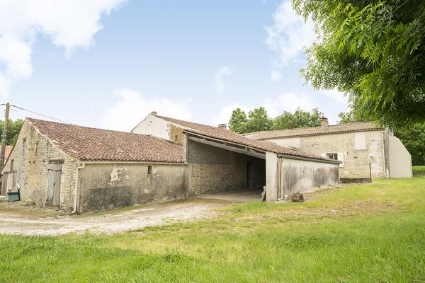 Moragne (17430) Ferme de 300m² en vente 369600 € à Moragne