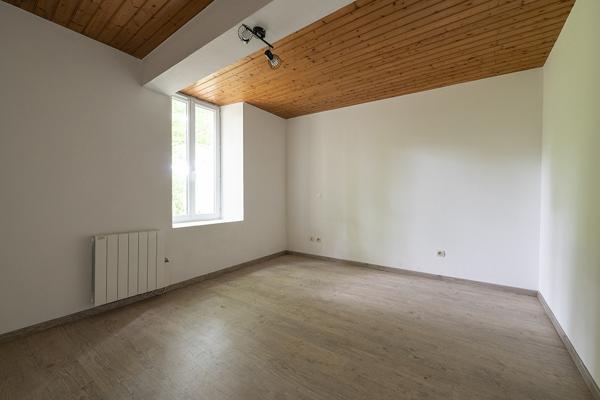 Moragne (17430) Ferme de 300m² en vente 369600 € à Moragne