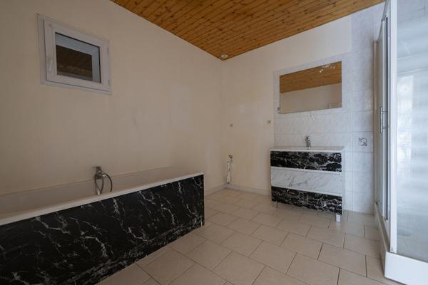 Moragne (17430) Ferme de 300m² en vente 369600 € à Moragne