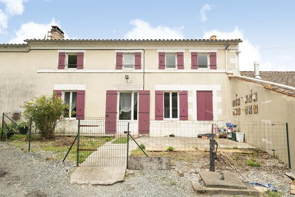 Moragne (17430) Ferme de 300m² en vente 369600 € à Moragne