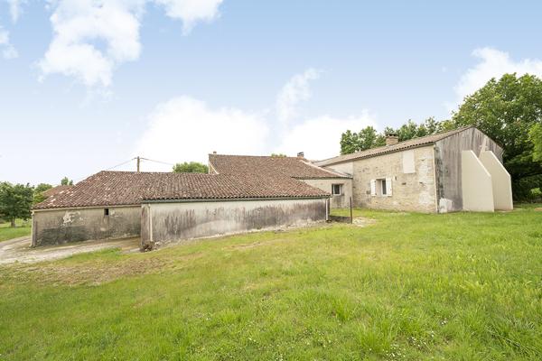 Moragne (17430) Ferme de 300m² en vente 369600 € à Moragne