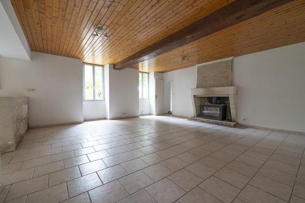 Moragne (17430) Ferme de 300m² en vente 369600 € à Moragne