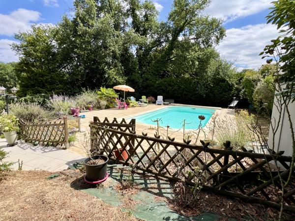 Biard (86580) Maison familiale BIARD - 3 chambres - Garage et abris camping car - Pisicne