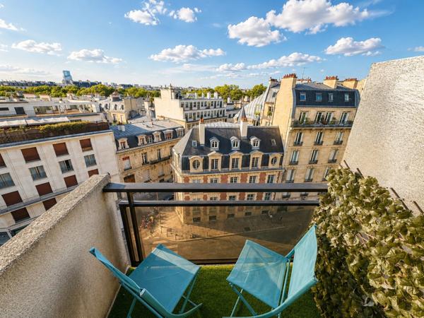 Paris 8e – Rue de Courcelles – Parc Monceau | Studio avec terrasse et vue panoramique