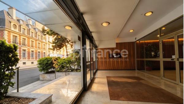 Paris 8e – Rue de Courcelles – Parc Monceau | Studio avec terrasse et vue panoramique