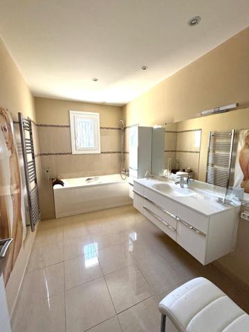 Proche Carcassonne - belle villa avec piscine sur 5.500m² du parc clos Moussoulens (11170)