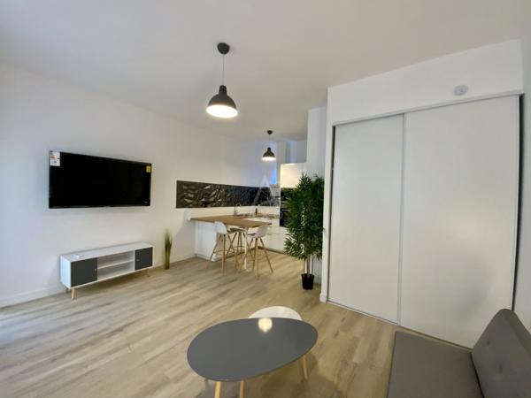 Gard (30) - Nimes Fac Vauban - Studio meublé avec terrasse