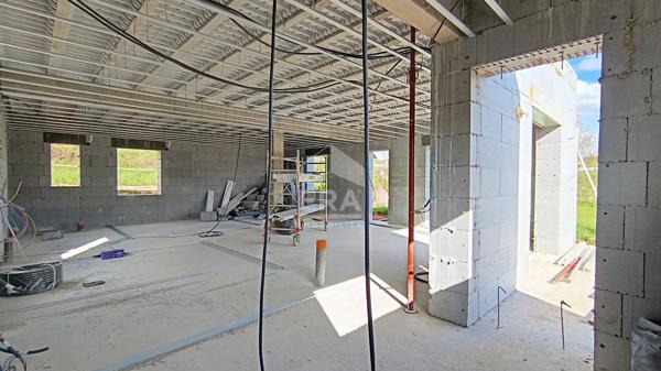 Maison de plain-pied, toit plat, 2 chambres 76.40 m2, carport, terrasse sur terrain 350 m2