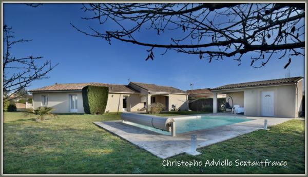 Bergerac dans impasse, maison de plain pied 3 chambres, garage, piscine sur 100 M2