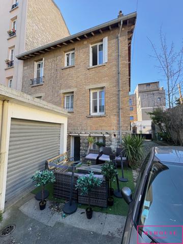Maison
                                                                                                                                                                                                                                                                                                                        13 pièce(s)                                                                                                                                                                                                          11 chambre(s)                                                                                                                                                                                                          241.37  m²