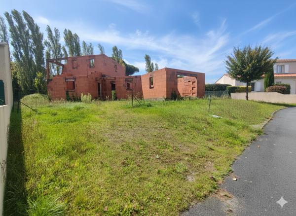 Terrain à deux pas du port de Meschers-sur-Gironde
