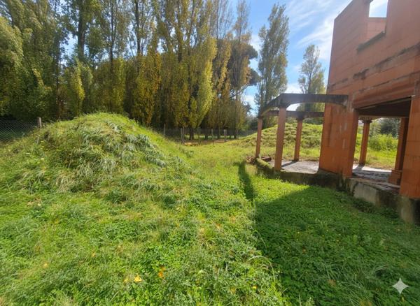 Terrain à deux pas du port de Meschers-sur-Gironde