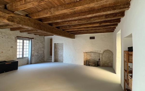 Maison à vendre    2 pièces •  Montmorillon