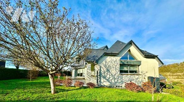 A VENDRE Maison T6, 4 chambres, à AMFREVILLE-LA-MI-VOIE (76920). Maison contemporaine d'archite...