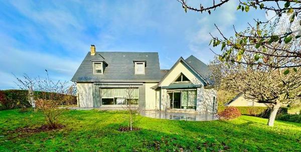 A VENDRE Maison T6, 4 chambres, à AMFREVILLE-LA-MI-VOIE (76920). Maison contemporaine d'archite...