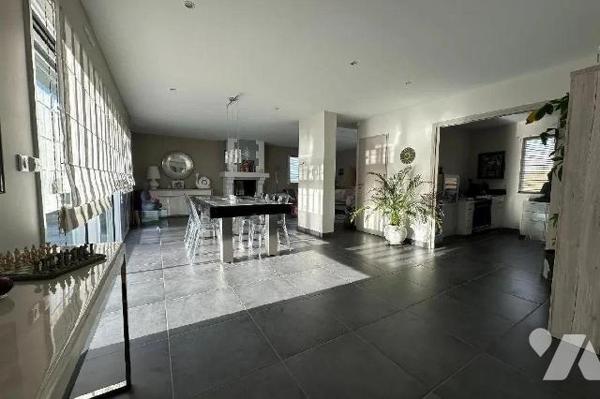 A VENDRE Maison T6, 4 chambres, à AMFREVILLE-LA-MI-VOIE (76920). Maison contemporaine d'archite...