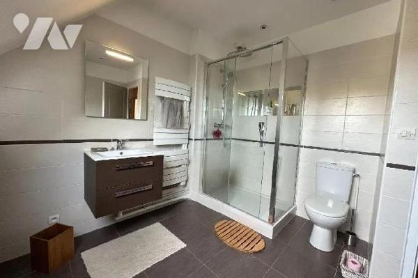 A VENDRE Maison T6, 4 chambres, à AMFREVILLE-LA-MI-VOIE (76920). Maison contemporaine d'archite...