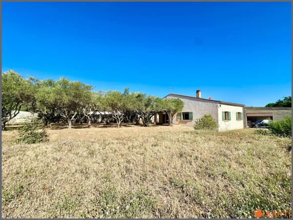 Maison familiale avec garage et grand terrain clôturé