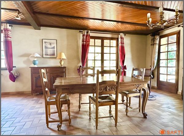 Maison familiale avec garage et grand terrain clôturé