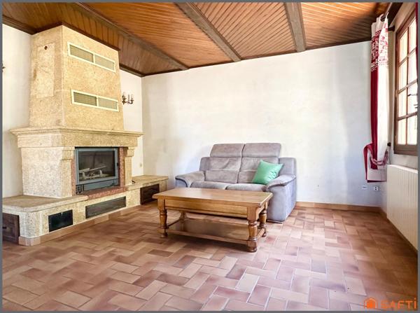 Maison familiale avec garage et grand terrain clôturé