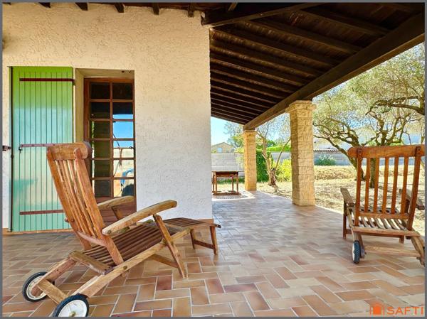 Maison familiale avec garage et grand terrain clôturé