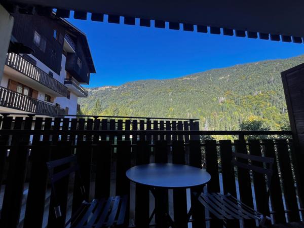 Studio entièrement rénové avec gout avec parking couvert privatif