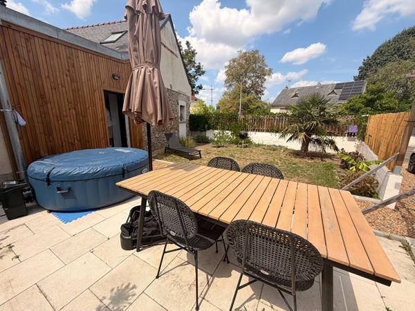 Charmante maison en pierre de 72 m² avec jardin à vendre au Plessis Macé