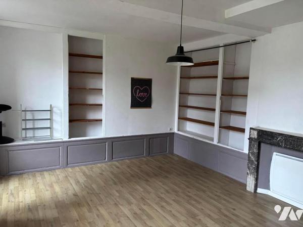 Spécial investisseur, immeuble de rapport situé en face du château fort de Sedan comprenant:

...