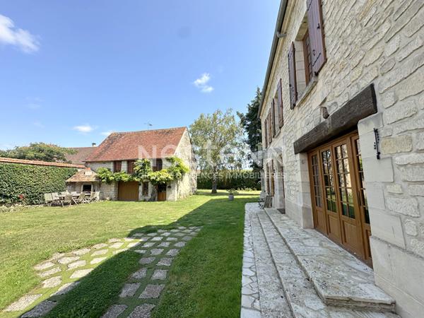 CHARS - Maison de charme à vendre 6 chambres / 270 m² - Un havre de paix à découvrir !