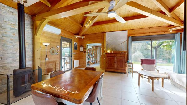 Élégante maison en bois – Alliance parfaite entre authenticité et confort moderne