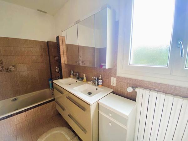 EXCLUSIVITE Maison de plain pied 6 pièces  sur sous sol complet avec  terrain de 2500 m2